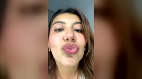 Snapshot of sommerr111 chatting on May 6, 1:25 am sommerr111 online show from May 6, 1:25 am