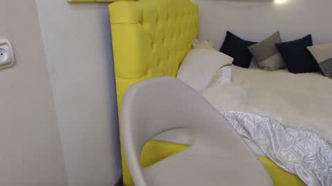 sondrariddle online show from February 6, 1:16 am