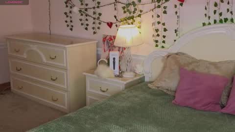 Sonia Meow online show from September 15, 6:02 am