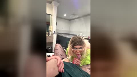 sonialuvsd online show from February 18, 8:43 am