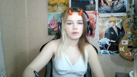 Snapshot of sonwosick chatting on April 18, 5:17 pm Mila online show from April 18, 5:17 pm