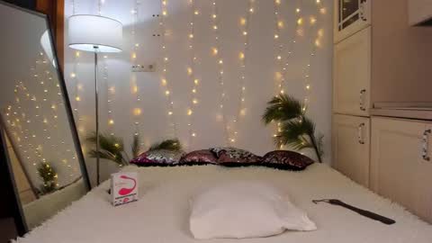 SONIA online show from December 8, 12:52 pm