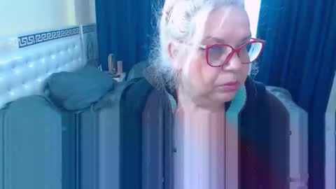 Snapshot of sonyamilf chatting on April 21, 11:38 am Sonya online show from April 21, 11:38 am