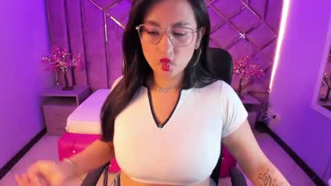 Snapshot of sophi_hardd chatting on June 14, 5:15 pm sophi_hardd online show from June 14, 5:15 pm