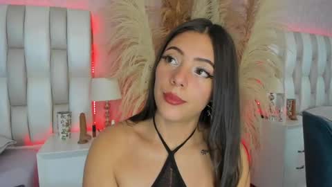 Snapshot of sophi_rae chatting on April 21, 8:34 pm Sophi Rae online show from April 21, 8:34 pm