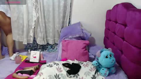 Snapshot of sophi_sy chatting on February 21, 9:32 pm sophi_sy online show from February 21, 9:32 pm