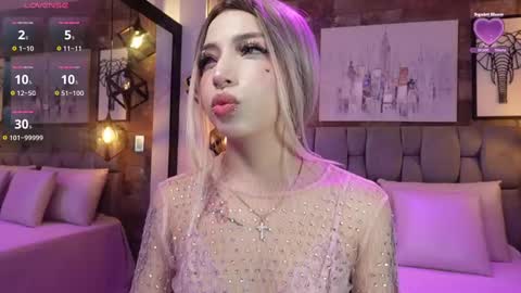 Snapshot of sophia_bellucci chatting on September 17, 12:07 pm Sophia online show from September 17, 12:07 pm