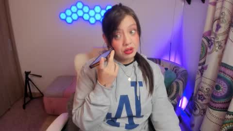 sophia_grants online show from January 8, 6:05 am