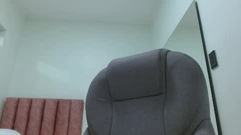 Snapshot of sophia_hadid chatting on May 11, 8:39 pm Sophia online show from May 11, 8:39 pm