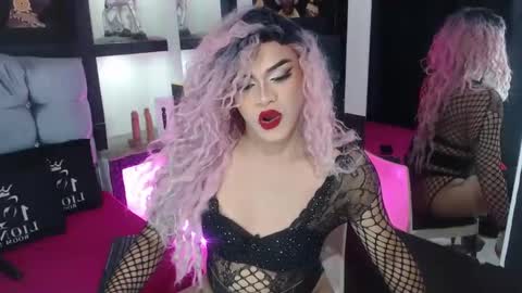 Snapshot of sophia_hott01 chatting on September 30, 8:08 am sophia_hott01 online show from September 30, 8:08 am