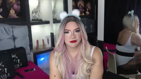 sophia_hott01 online show from November 18, 11:58 am