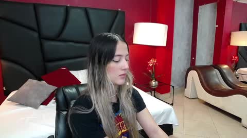 Snapshot of sophia_loreenn chatting on January 15, 2:13 pm Sofia online show from January 15, 2:13 pm