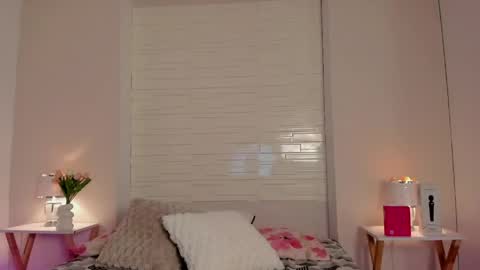 Snapshot of sophia_stonne chatting on May 6, 12:10 pm S O P H I A online show from May 6, 12:10 pm