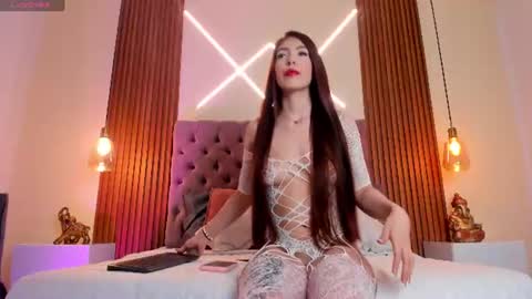 Snapshot of sophia_turneer chatting on June 19, 3:00 am sophia_turneer online show from June 19, 3:00 am