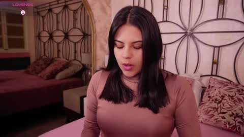 Snapshot of sophia_wilsonn_ chatting on February 11, 10:42 am Sofi online show from February 11, 10:42 am