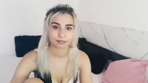 Snapshot of sophiaa90 chatting on July 5, 7:37 am Sophiaa online show from July 5, 7:37 am