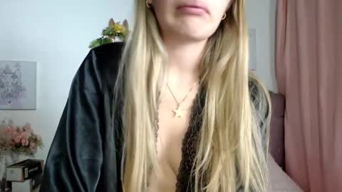 SophiaLee online show from March 11, 12:38 am