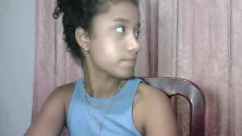 Snapshot of sophiacastro19 chatting on May 26, 2:29 am Sophia online show from May 26, 2:29 am