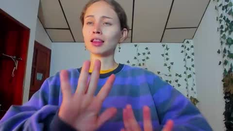 sophiamiller6 online show from April 7, 12:38 pm