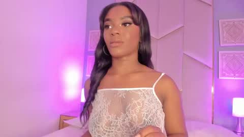 Snapshot of sophiasmiths_ chatting on February 1, 1:23 am SophiaSmiths online show from February 1, 1:23 am