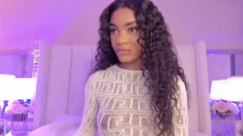 Snapshot of sophiasmiths_ chatting on June 28, 9:37 am SophiaSmiths online show from June 28, 9:37 am