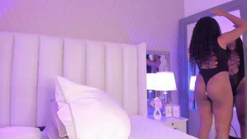 Snapshot of sophiasmiths_ chatting on July 14, 2:05 am SophiaSmiths online show from July 14, 2:05 am
