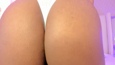 Snapshot of sophiasmiths_ chatting on July 14, 8:25 pm SophiaSmiths online show from July 14, 8:25 pm