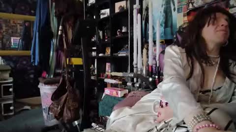 Snapshot of sophie198013 chatting on April 1, 1:41 pm Sophie Satin1980 online show from April 1, 1:41 pm