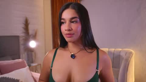 Snapshot of sophie_belton chatting on April 24, 10:01 pm sofia online show from April 24, 10:01 pm