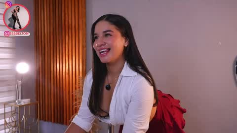 Snapshot of sophie_belton chatting on May 11, 9:23 pm sofia online show from May 11, 9:23 pm