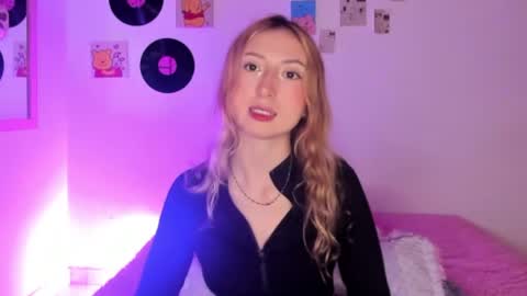 Sophie online show from April 11, 7:13 am