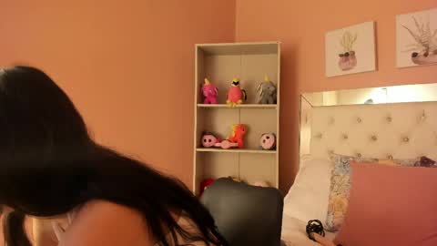 Snapshot of sophie_copers chatting on May 29, 9:02 pm S O P H I E online show from May 29, 9:02 pm