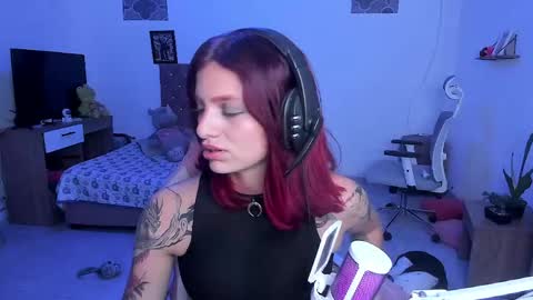Snapshot of sophie_dolly_ chatting on May 16, 5:15 am sophie doll online show from May 16, 5:15 am