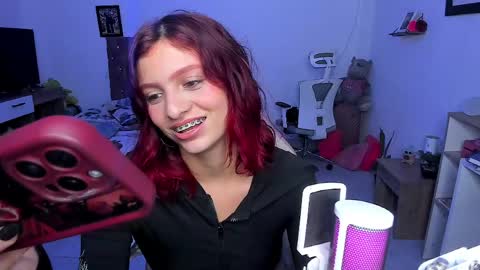Snapshot of sophie_dolly_ chatting on May 30, 5:48 am sophie doll online show from May 30, 5:48 am