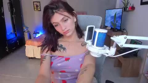 Snapshot of sophie_dolly_ chatting on July 29, 12:42 am sophie doll online show from July 29, 12:42 am