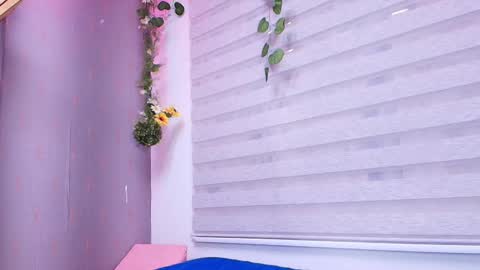 Snapshot of sophie_hils chatting on September 10, 11:54 am sophie online show from September 10, 11:54 am