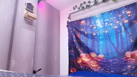 Snapshot of sophie_hils chatting on October 20, 11:54 am sophie online show from October 20, 11:54 am