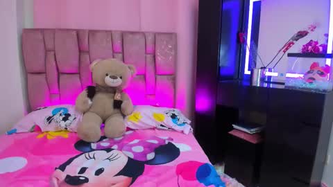 Snapshot of sophie_janner chatting on September 23, 5:43 am SOPHIE JANNER online show from September 23, 5:43 am