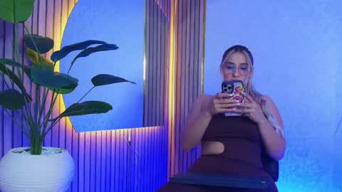  SOPHIE JANNER online show from June 6, 3:33 am