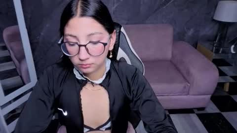 sophie_jones_b online show from February 24, 12:47 pm