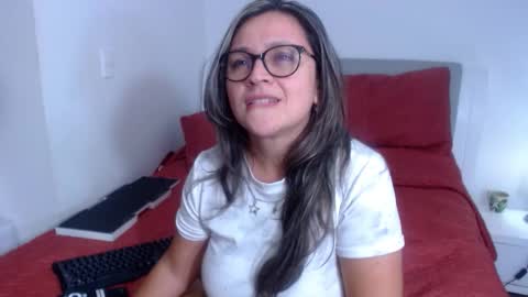 Snapshot of sophie_lopez1 chatting on March 1, 3:08 am Sofa online show from March 1, 3:08 am