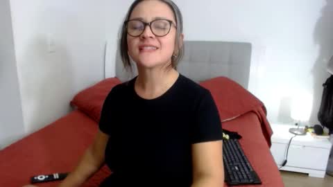 Snapshot of sophie_lopez1 chatting on March 4, 2:50 am Sofa online show from March 4, 2:50 am