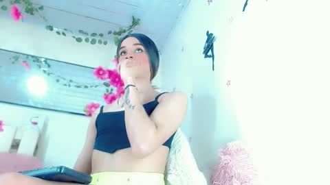 Snapshot of sophie_miaa chatting on December 15, 2:08 am sophie_miaa online show from December 15, 2:08 am
