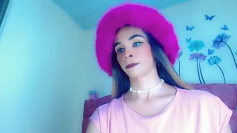 Snapshot of sophie_miaa chatting on February 22, 1:44 am sophie_miaa online show from February 22, 1:44 am