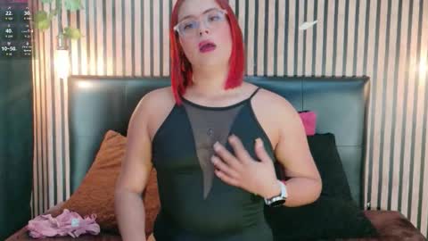 sophie_new25 online show from November 19, 7:03 pm
