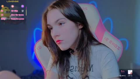 sophie_nomenal_ online show from June 5, 4:19 am