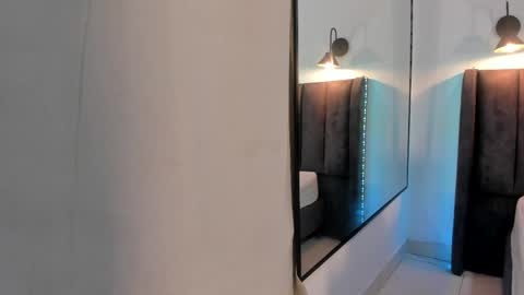 sophie_smith19 online show from April 1, 1:01 pm