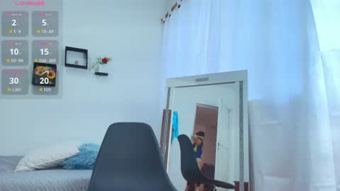 Snapshot of sophie_tyler25 chatting on June 27, 3:50 pm SOPHIE TYLER online show from June 27, 3:50 pm