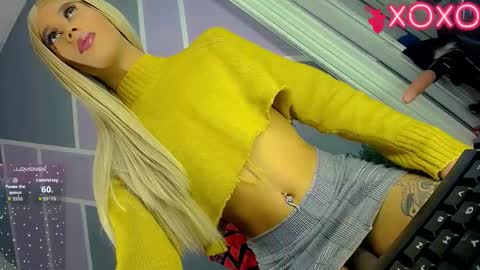 sophie_vall online show from October 17, 7:22 am