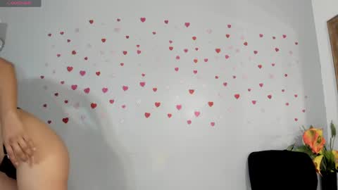 sophie_w1 online show from April 16, 12:17 pm